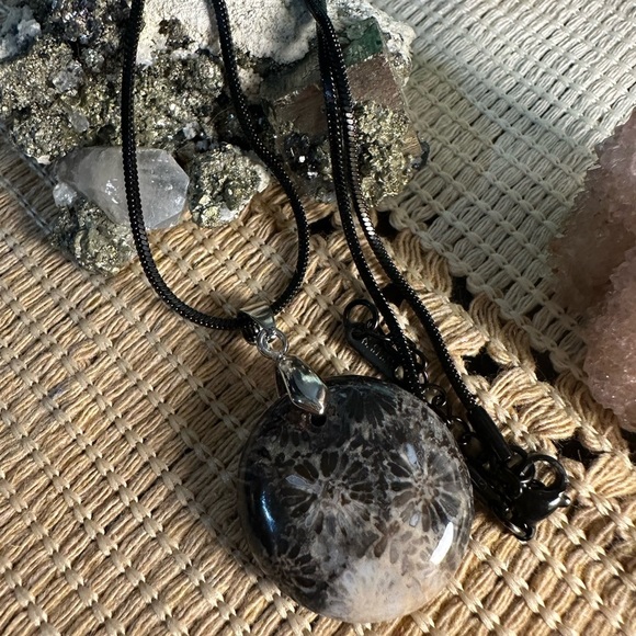 Round Coral Fossil Jade Pendant Necklace - Picture 10 of 11
